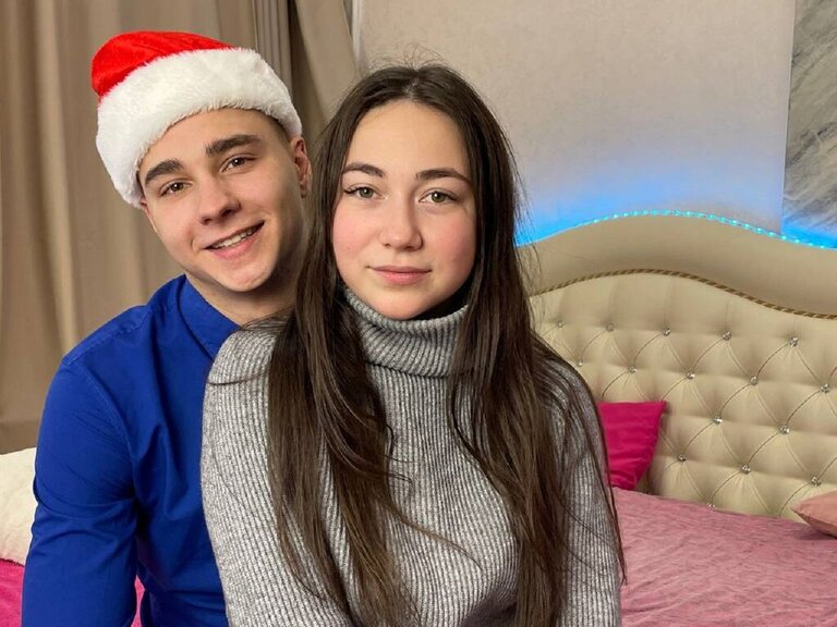 View MarkusJuli Naked Private