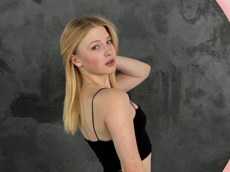 View EllieRoyce Naked Private