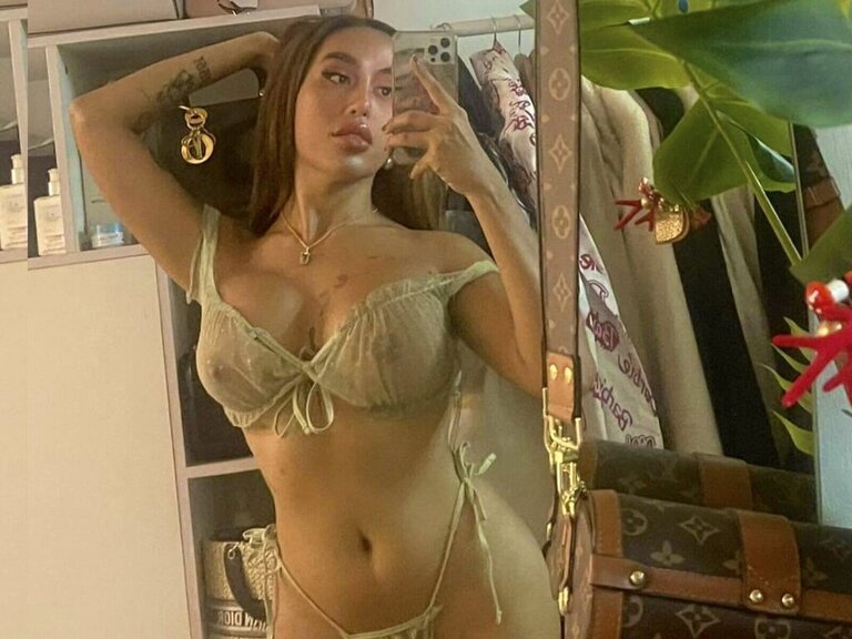 View KylieGucci Naked Private